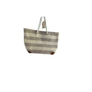 NWT Spacious Woven Tote With Button Closure & Inside Pocket